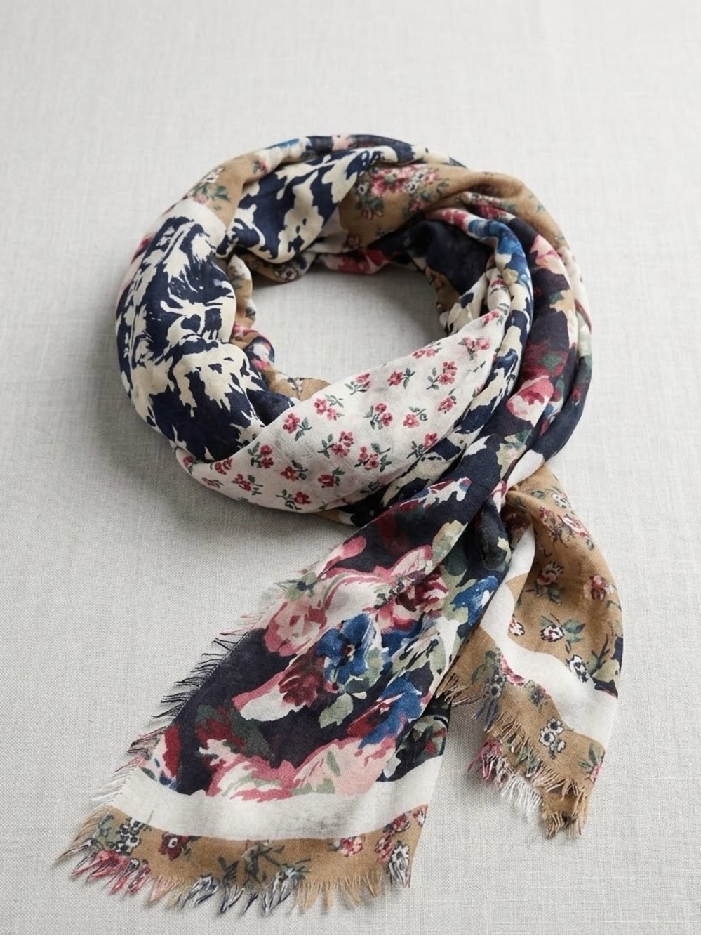 Woman’s lightweight floral scarf one size like new excellent condition